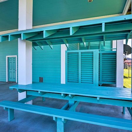 Updated Crystal Beach Retreat With Deck And Fire Pit! Bolivar Peninsula Eksteriør billede